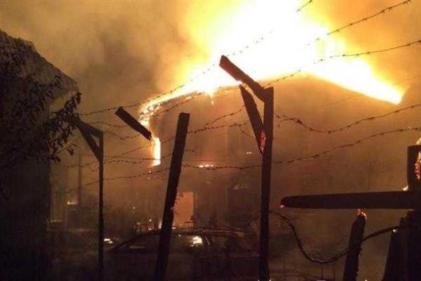 Хронология кровавых "разборок" в ромском лагере Мукачево, произошедших сегодня ночью Хронология кровавых "разборок" в ромском лагере Мукачево, произошедших сегодня ночью