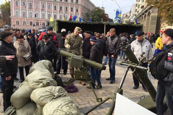 Выставка под открытым небом: киевлянам и гостям столицы показали современное военное оружие и технику