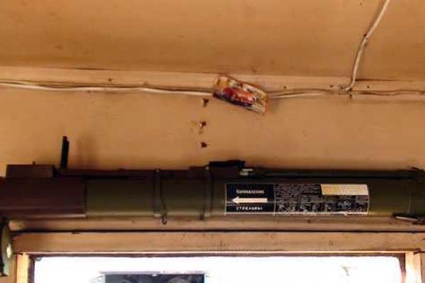 На Донетчине обнаружен схрон с оружием, спрятанный в заброшенном складе на металлобазе На Донетчине обнаружен схрон с оружием, спрятанный в заброшенном складе на металлобазе