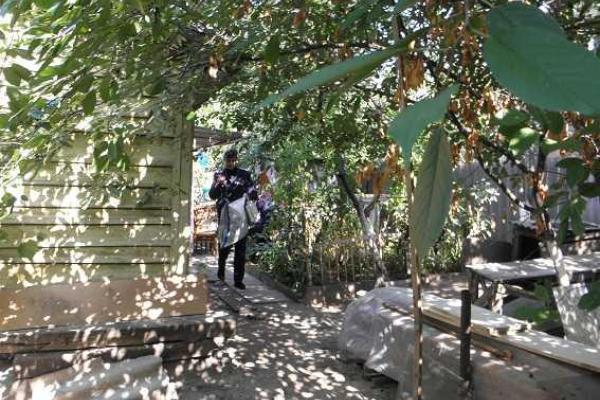 В Киеве психически нездоровая дочь задушила мать-пьяницу В Киеве психически нездоровая дочь задушила мать-пьяницу