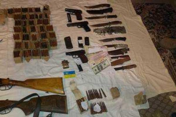 СБУ: На Луганщине задержан информатор боевиков, работавший до пенсии в правоохранительных органах СБУ: На Луганщине задержан информатор боевиков, работавший до пенсии в правоохранительных органах