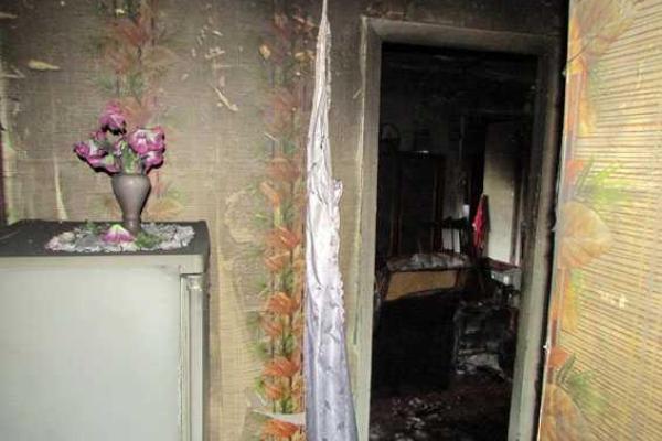 На Донетчине во время тушения пожара в квартире обнаружены тела двух малышей На Донетчине во время тушения пожара в квартире обнаружены тела двух малышей