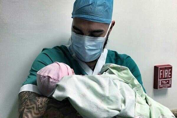 Тимати уже учит дочь Алису играть на фортепиано