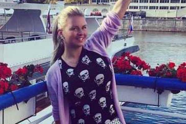 Поклонникам очень не нравится, как одевается Анна Семенович