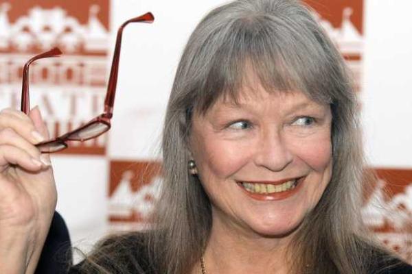 Марина Влади "прощается с прошлым" и выставляет на продажу посмертную маску Высоцкого