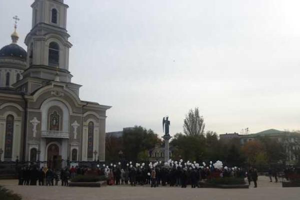 В Донецке состоялась панихида по погибшим в результате авиакатастрофы в Египте В Донецке состоялась панихида по погибшим в результате авиакатастрофы в Египте