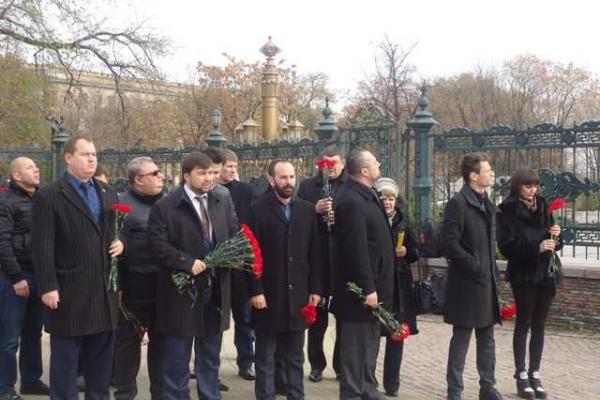 В Донецке состоялась панихида по погибшим в результате авиакатастрофы в Египте В Донецке состоялась панихида по погибшим в результате авиакатастрофы в Египте