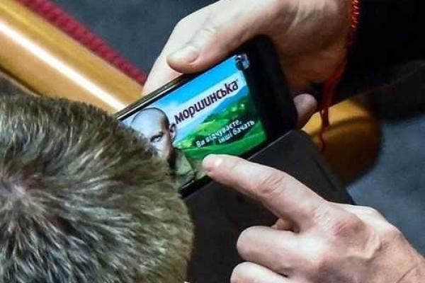 Сеть оперативно "откликнулась" на драку в Верховной Раде. Фотожабы Сеть оперативно "откликнулась" на драку в Верховной Раде. Фотожабы