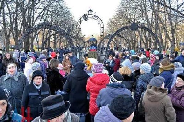 В день, когда вся Украина чтила память жертв Голодомора, в Донецке устроили веселье и гулянье В день, когда вся Украина чтила память жертв Голодомора, в Донецке устроили веселье и гулянье