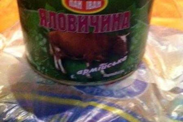 Жительница Донецка рассказала, как людей подкупают едой за вступление в "партию" Захарченко Жительница Донецка рассказала, как людей подкупают едой за вступление в "партию" Захарченко