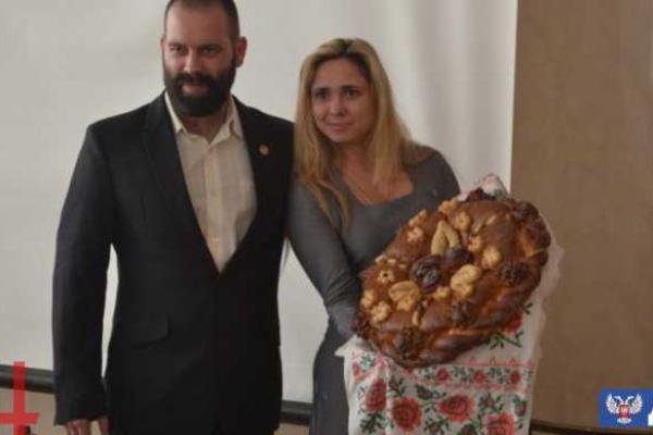 Донбасские "республики" решили "брататься городами"