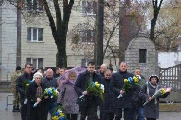 В Сумах проводят мероприятия по чествованию героев Революции Достоинства В Сумах проводят мероприятия по чествованию героев Революции Достоинства