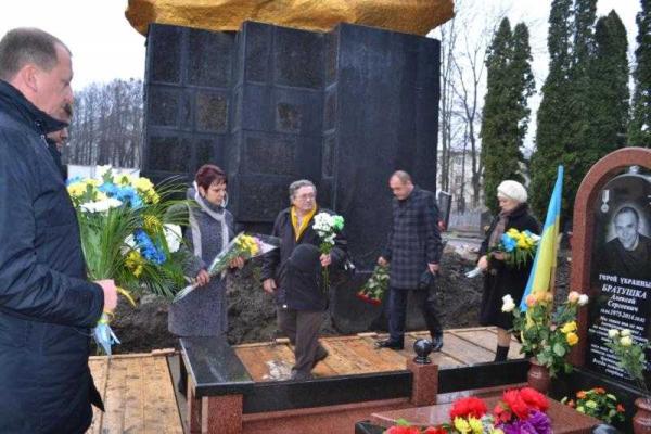 В Сумах проводят мероприятия по чествованию героев Революции Достоинства В Сумах проводят мероприятия по чествованию героев Революции Достоинства