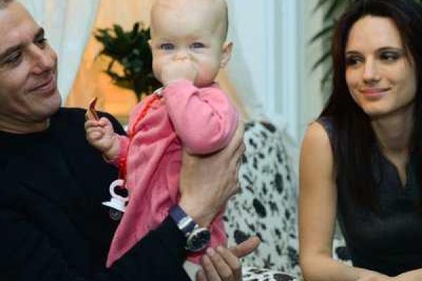 Актер Игорь Петренко впервые вышел на публику с новой возлюбленной и годовалой дочкой 