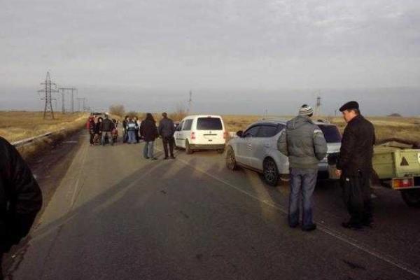 Возмущенные дончане сообщают о ситуации на КПП: огромные очереди, быстро проезжают только "льготники"