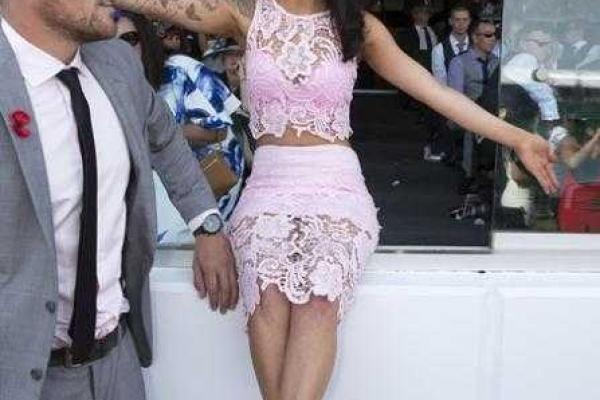 Самые богатые и знаменитые люди Австралии "оторвались" на финале Мельбурнского Кубка по верховой езде Самые богатые и знаменитые люди Австралии "оторвались" на финале Мельбурнского Кубка по верховой езде