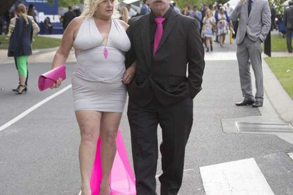 Самые богатые и знаменитые люди Австралии "оторвались" на финале Мельбурнского Кубка по верховой езде Самые богатые и знаменитые люди Австралии "оторвались" на финале Мельбурнского Кубка по верховой езде