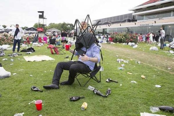 Самые богатые и знаменитые люди Австралии "оторвались" на финале Мельбурнского Кубка по верховой езде Самые богатые и знаменитые люди Австралии "оторвались" на финале Мельбурнского Кубка по верховой езде