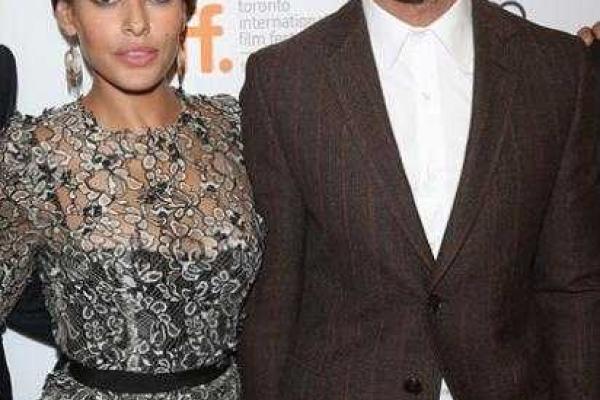 Звездная пара Райан Гослинг и Ева Мендес вышли в свет с годовалой малышкой