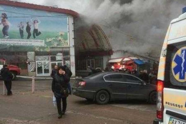 Харьков в дыму: горит рынок Барабашово Харьков в дыму: горит рынок Барабашово