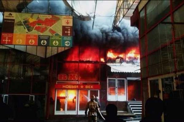Харьков в дыму: горит рынок Барабашово Харьков в дыму: горит рынок Барабашово