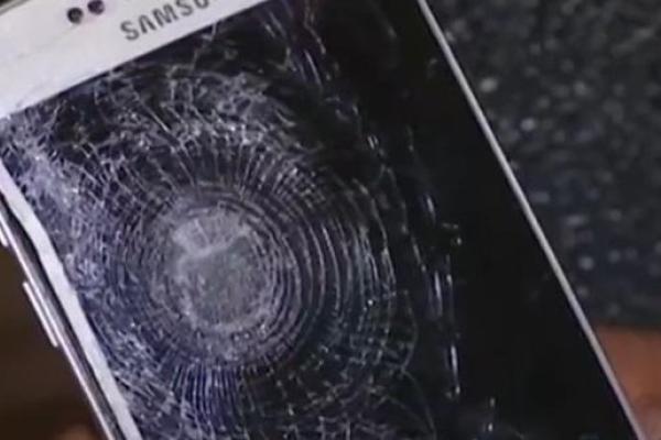 Очевидца теракта в Париже спас от смерти смартфон Samsung Galaxy S6 