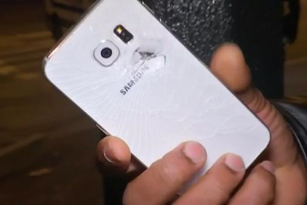 Очевидца теракта в Париже спас от смерти смартфон Samsung Galaxy S6 