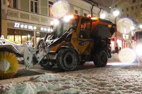 Москва парализована: из-за сильного снегопада много аварий, пробки на дорогах и отмена авиарейсов Москва парализована: из-за сильного снегопада много аварий, пробки на дорогах и отмена авиарейсов