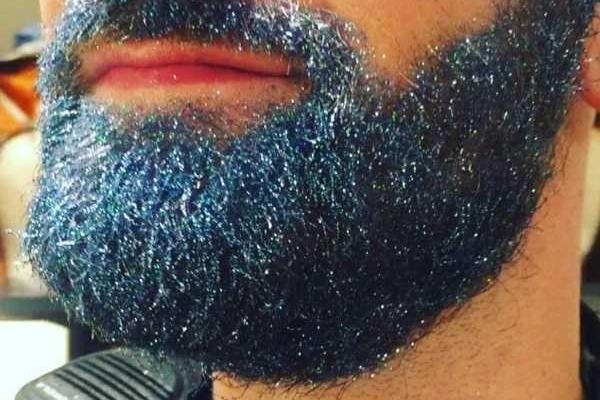 Новым рождественским хитом в Instagam стали блестящие бороды