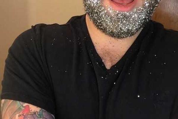 Новым рождественским хитом в Instagam стали блестящие бороды