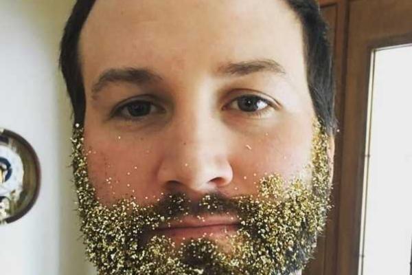 Новым рождественским хитом в Instagam стали блестящие бороды