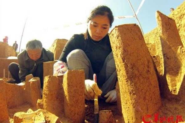 В Китае археологи обнаружили комплекс древних гробниц В Китае археологи обнаружили комплекс древних гробниц