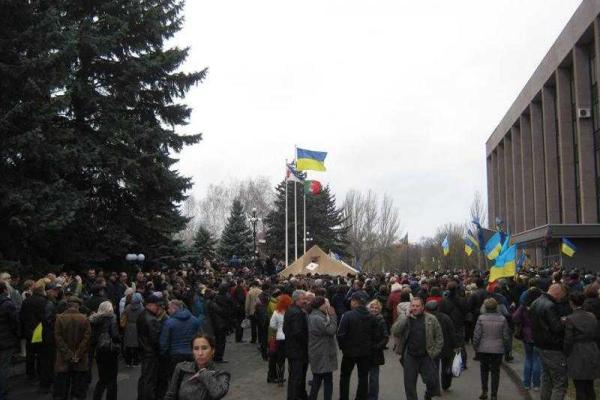 В Кривом Роге "жарко": протестующие выдвинули свои требования В Кривом Роге "жарко": протестующие выдвинули свои требования