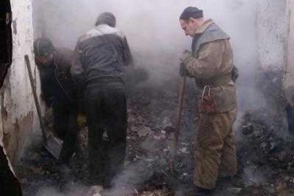 На Днепропетровщине при разборе конструкций сгоревшего дома найдены тела трех человек На Днепропетровщине при разборе конструкций сгоревшего дома найдены тела трех человек