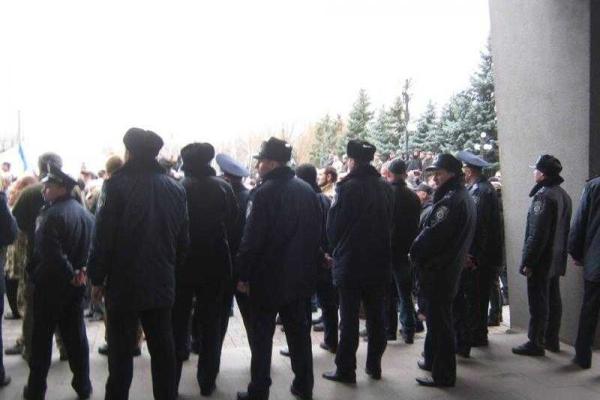 В Кривом Роге "жарко": протестующие выдвинули свои требования В Кривом Роге "жарко": протестующие выдвинули свои требования