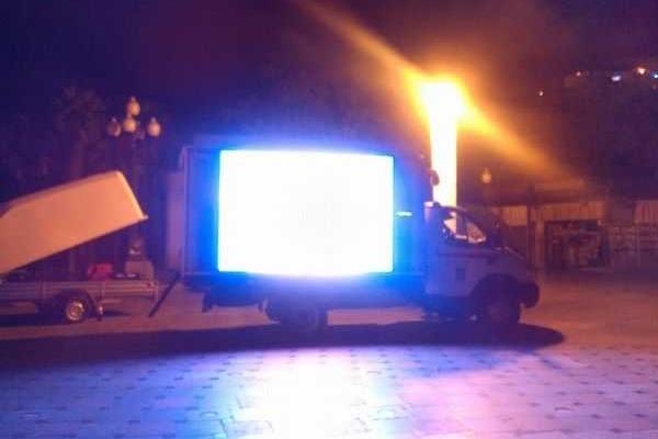 В обесточенный Крым в срочном порядке завезли мобильные телевизоры - для "зомбирования" жителей В обесточенный Крым в срочном порядке завезли мобильные телевизоры - для "зомбирования" жителей