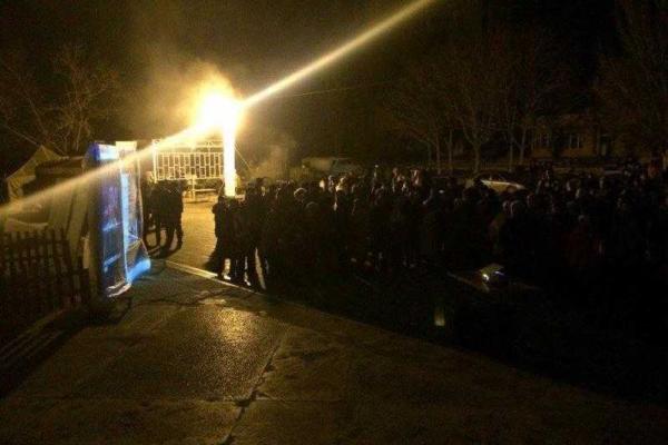 В обесточенный Крым в срочном порядке завезли мобильные телевизоры - для "зомбирования" жителей В обесточенный Крым в срочном порядке завезли мобильные телевизоры - для "зомбирования" жителей