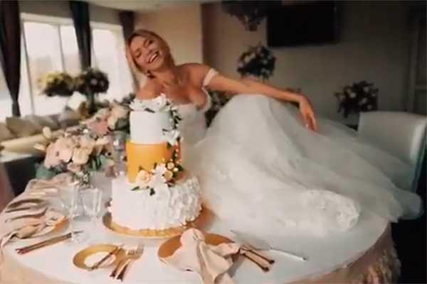 Вера Брежнева показала фото в свадебном наряде и с праздничным тортом