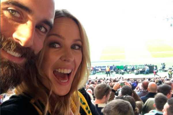 Певица Кайли Миноуг рассказала, как она счастлива с молодым возлюбленным