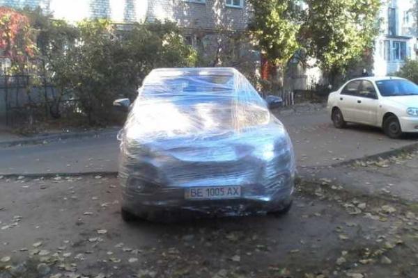 В Николаеве наглому водителю придется попотеть, чтобы попасть в свое авто В Николаеве наглому водителю придется попотеть, чтобы попасть в свое авто