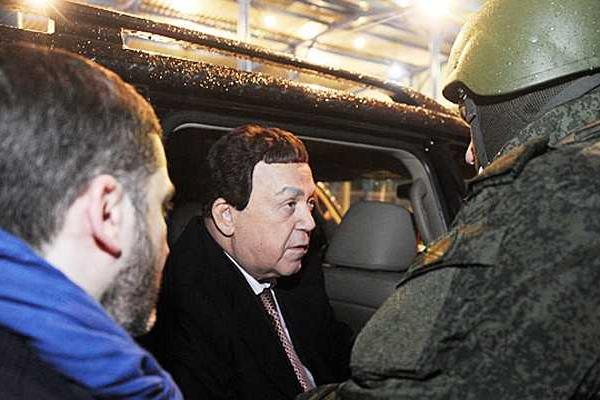 Кобзона в Донецке будут охранять 17 вооруженных до зубов спецназовцев Кобзона в Донецке будут охранять 17 вооруженных до зубов спецназовцев