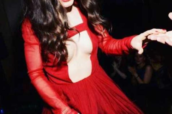 Певица Виктория Дайнеко шокировала фанатов смелым декольте