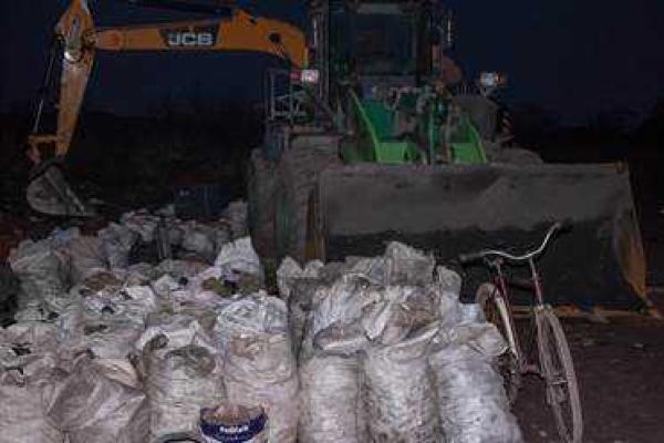 На Донетчине разоблачили схему противоправной добычи угля, которую "крышевал" начальник полиции На Донетчине разоблачили схему противоправной добычи угля, которую "крышевал" начальник полиции