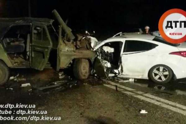 Кровавое ДТП в Киеве: два человека погибли, за жизнь еще троих борются медики Кровавое ДТП в Киеве: два человека погибли, за жизнь еще троих борются медики