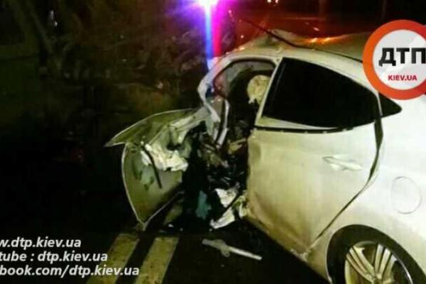 Кровавое ДТП в Киеве: два человека погибли, за жизнь еще троих борются медики Кровавое ДТП в Киеве: два человека погибли, за жизнь еще троих борются медики