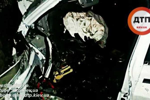 Кровавое ДТП в Киеве: два человека погибли, за жизнь еще троих борются медики Кровавое ДТП в Киеве: два человека погибли, за жизнь еще троих борются медики
