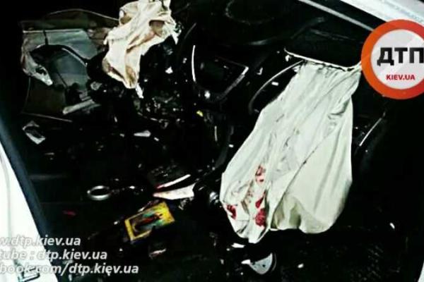 Кровавое ДТП в Киеве: два человека погибли, за жизнь еще троих борются медики Кровавое ДТП в Киеве: два человека погибли, за жизнь еще троих борются медики