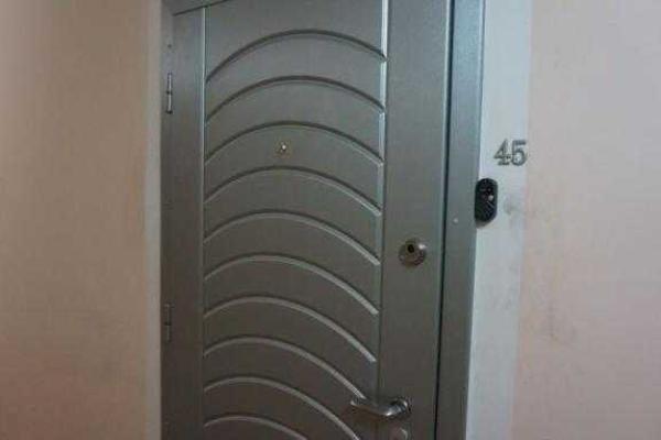 Экс-нардеп Мирошниченко устроил громкую "разборку" с дракой и полицией в квартире бывшей жены Экс-нардеп Мирошниченко устроил громкую "разборку" с дракой и полицией в квартире бывшей жены