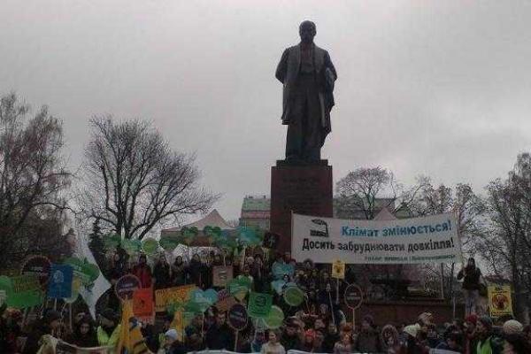 Киевляне собрались на Климатический марш Киевляне собрались на Климатический марш