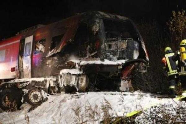 В грузовике, который стоял на пути поезда в Германии, находились военные